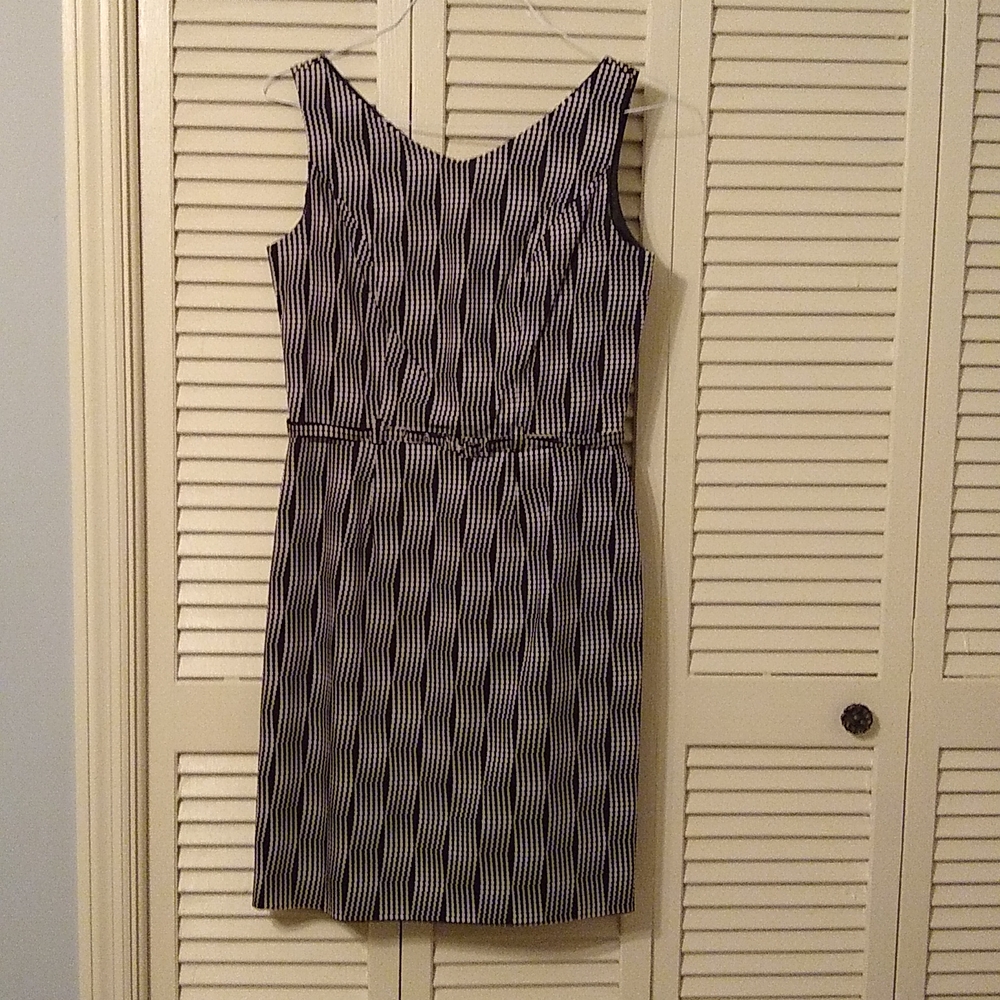 Worthington Belted V-neck Dress, Size 8 NWT, Black & White, Polka-dots.